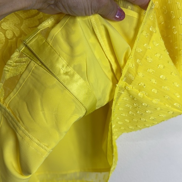 (A5)NWIsaac Mizrahi Live! Floral Embroidered Sheer V-Neck Blouse,Bright Yellow M - Picture 6 of 13